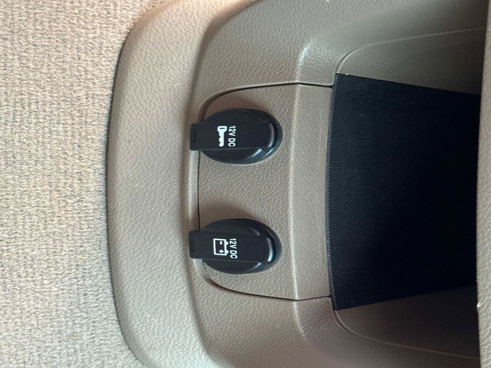 Used 2016 Chrysler Town & Country Touring image 26