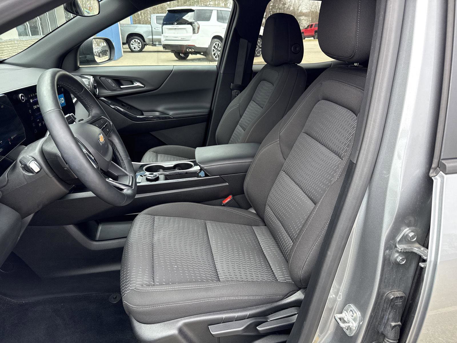 Used 2026 Chevrolet Equinox LT AWD/4WD image 11