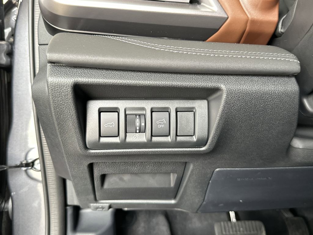 Used 2025 Subaru Outback Touring w/ Popular Package #2 image 19