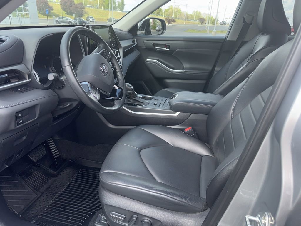 Used 2021 Toyota Highlander XLE image 6