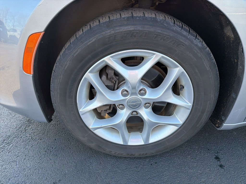 Used 2018 Chrysler Pacifica Touring-L Plus w/ Tire & Wheel Group image 10