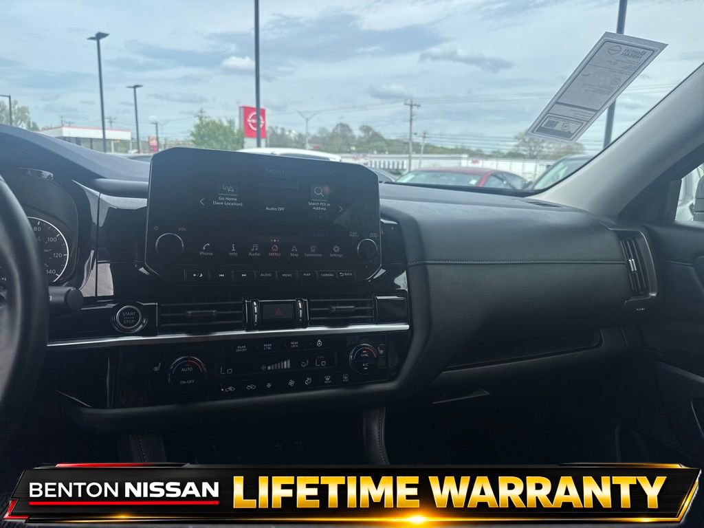 Used 2024 Nissan Pathfinder SL FWD image 15
