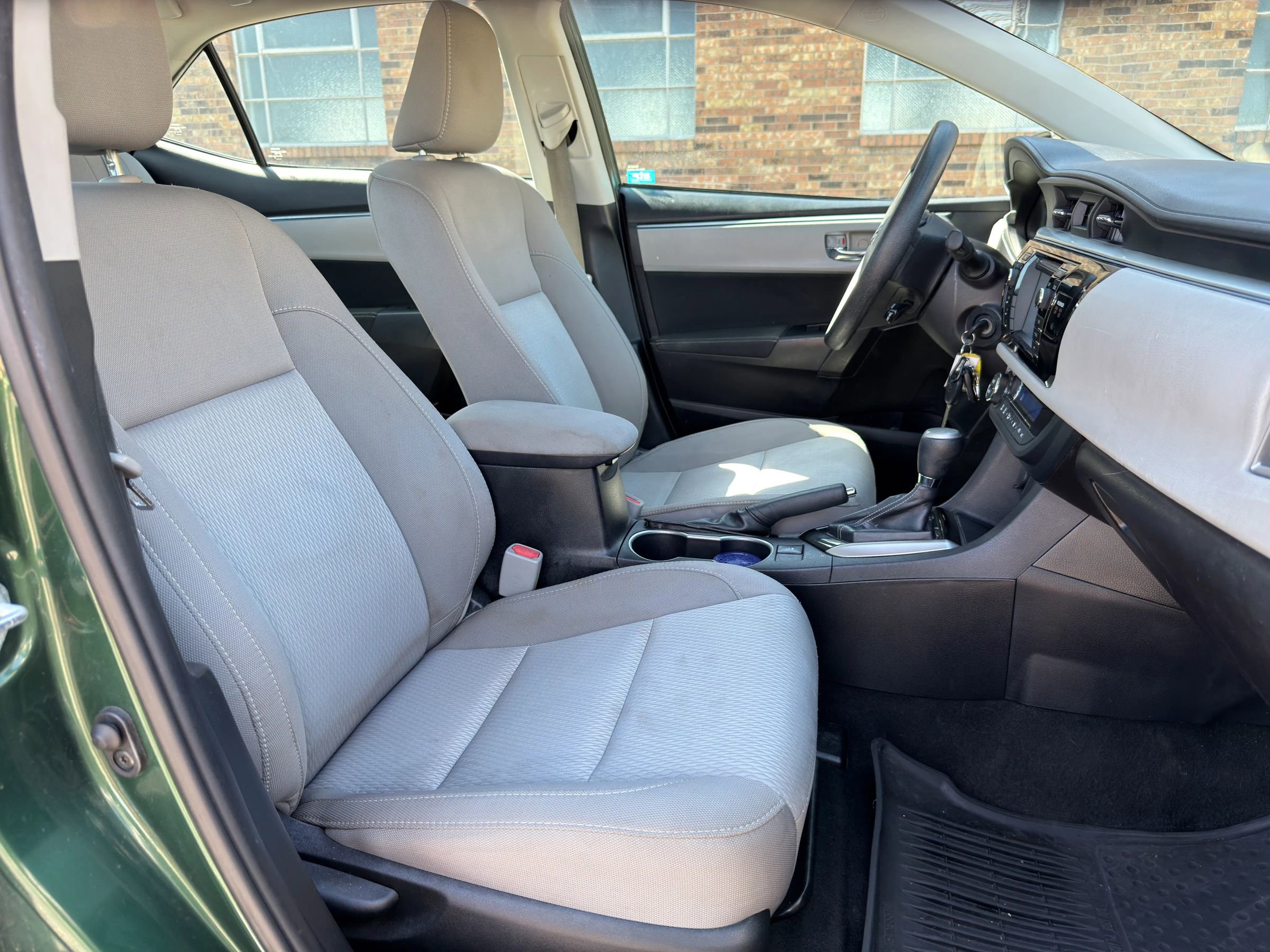 Used 2016 Toyota Corolla LE FWD image 19