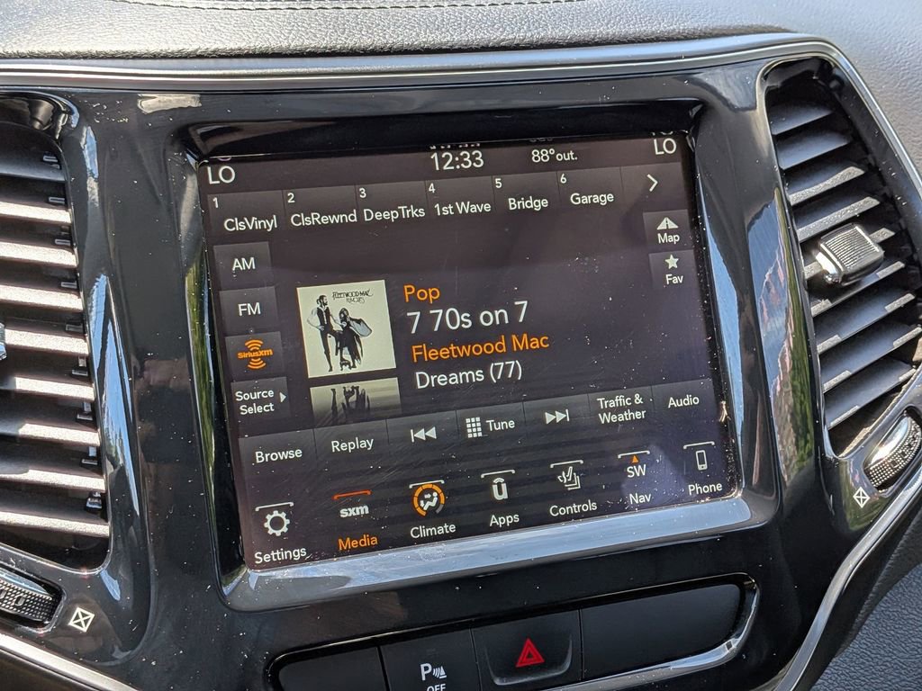 Used 2019 Jeep Cherokee Limited AWD/4WD image 19