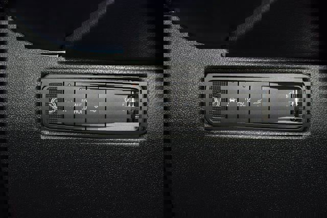 New 2026 Chevrolet Equinox EV LT w/ Convenience Package II FWD image 32