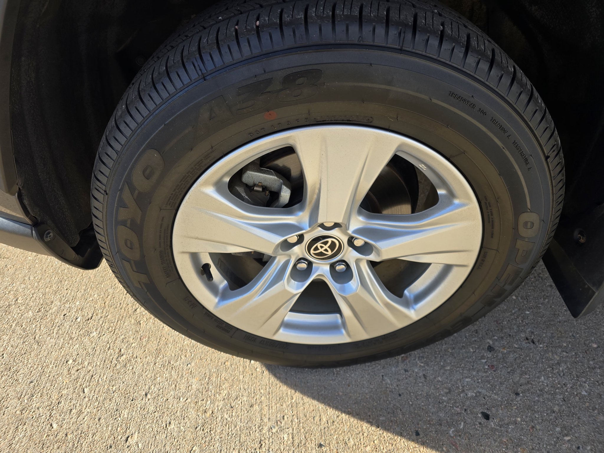 Used 2021 Toyota RAV4 XLE AWD/4WD image 9