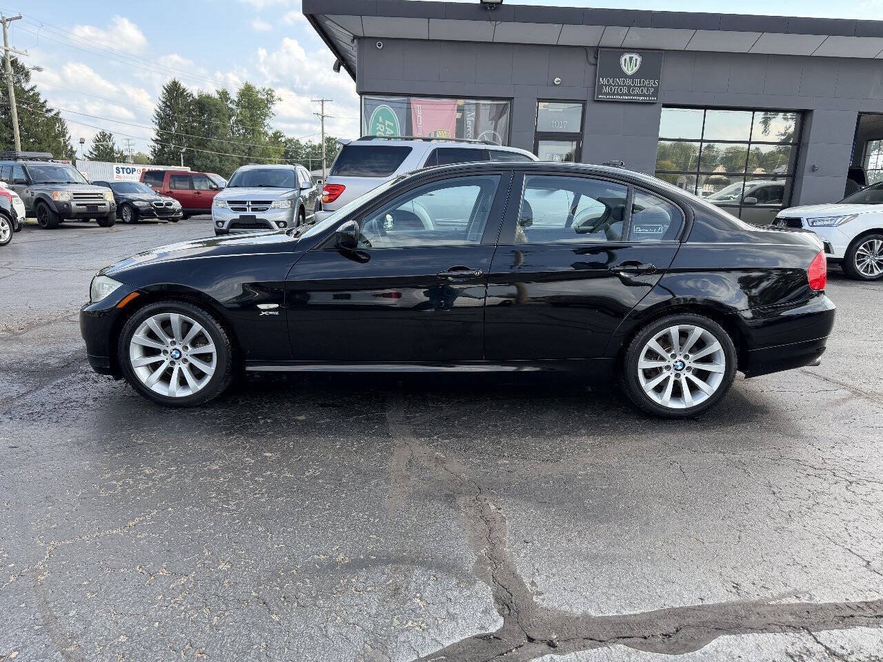 Used 2011 BMW 328i xDrive Sedan AWD/4WD image 3