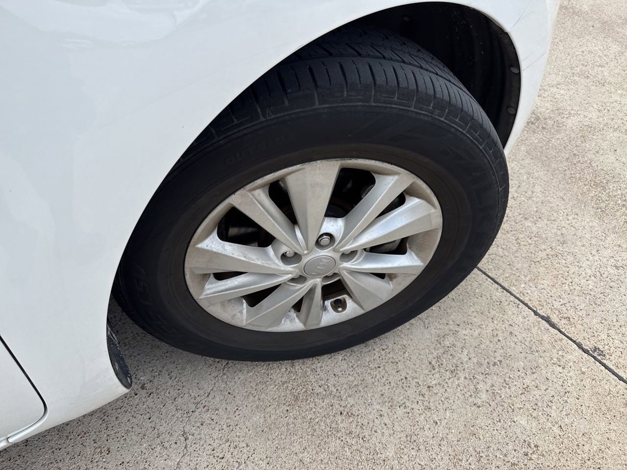 Used 2018 Kia Sedona LX image 12