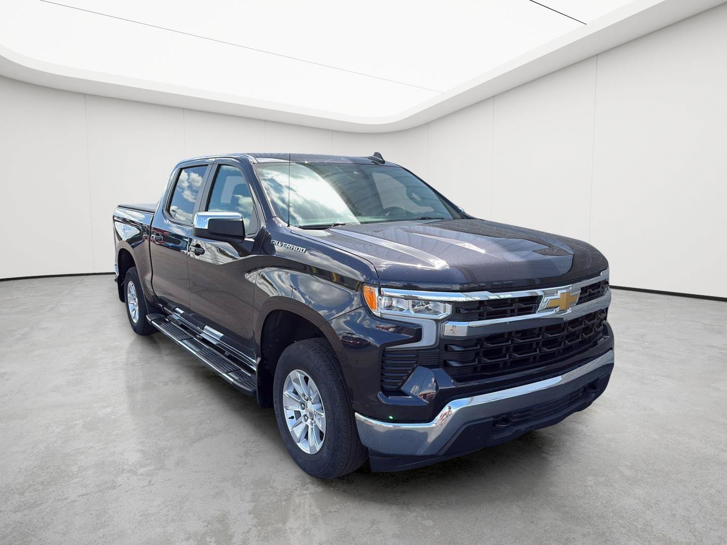 Used 2023 Chevrolet Silverado 1500 LT w/ Protection Package AWD/4WD image 2