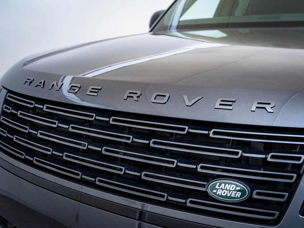 New 2025 Land Rover Range Rover SE image 3