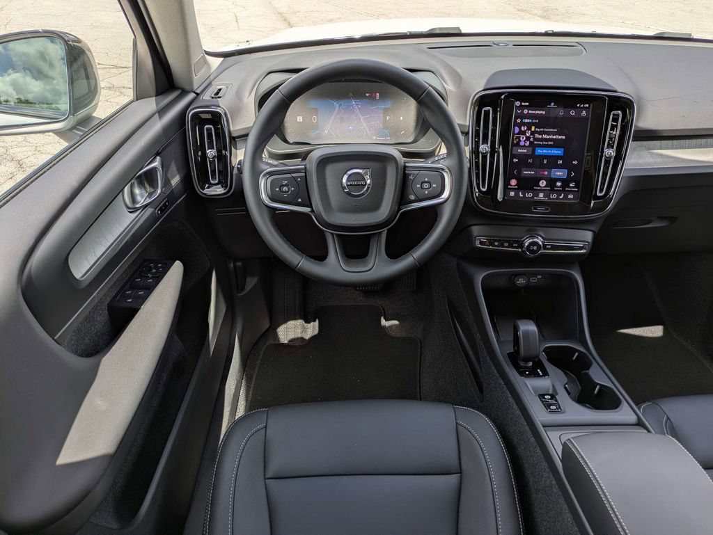 New 2026 Volvo XC40 B4 Core FWD image 18