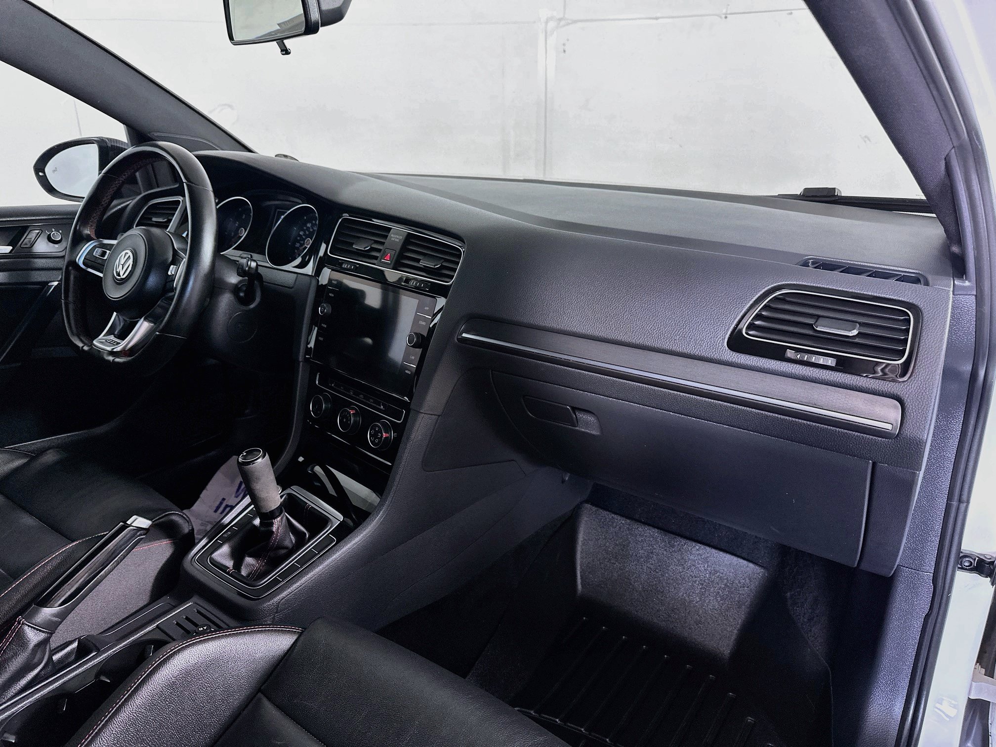 Used 2018 Volkswagen GTI SE w/ SE Leather Package FWD image 27