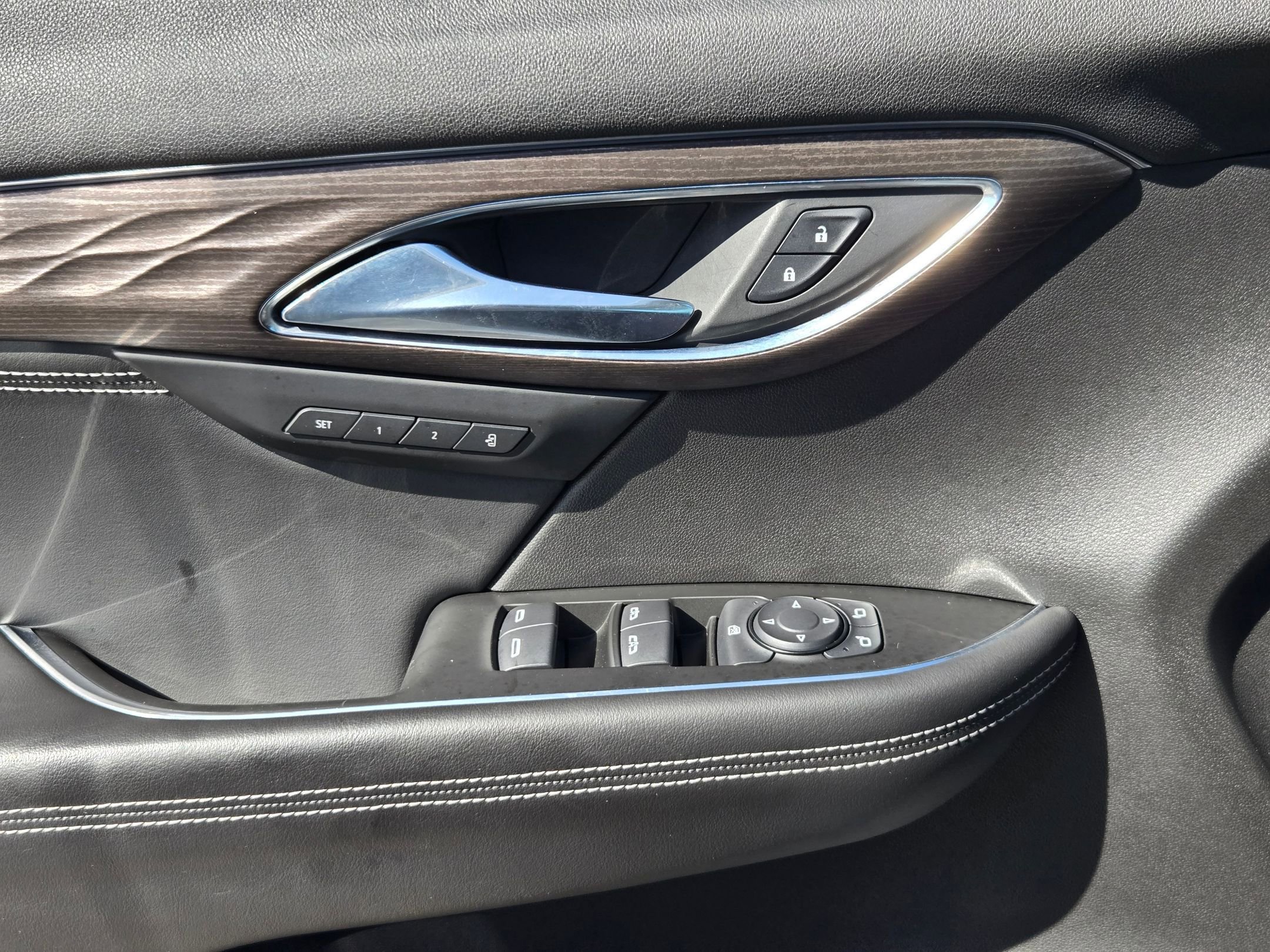 Used 2022 Buick Envision Avenir w/ Technology Package II image 12