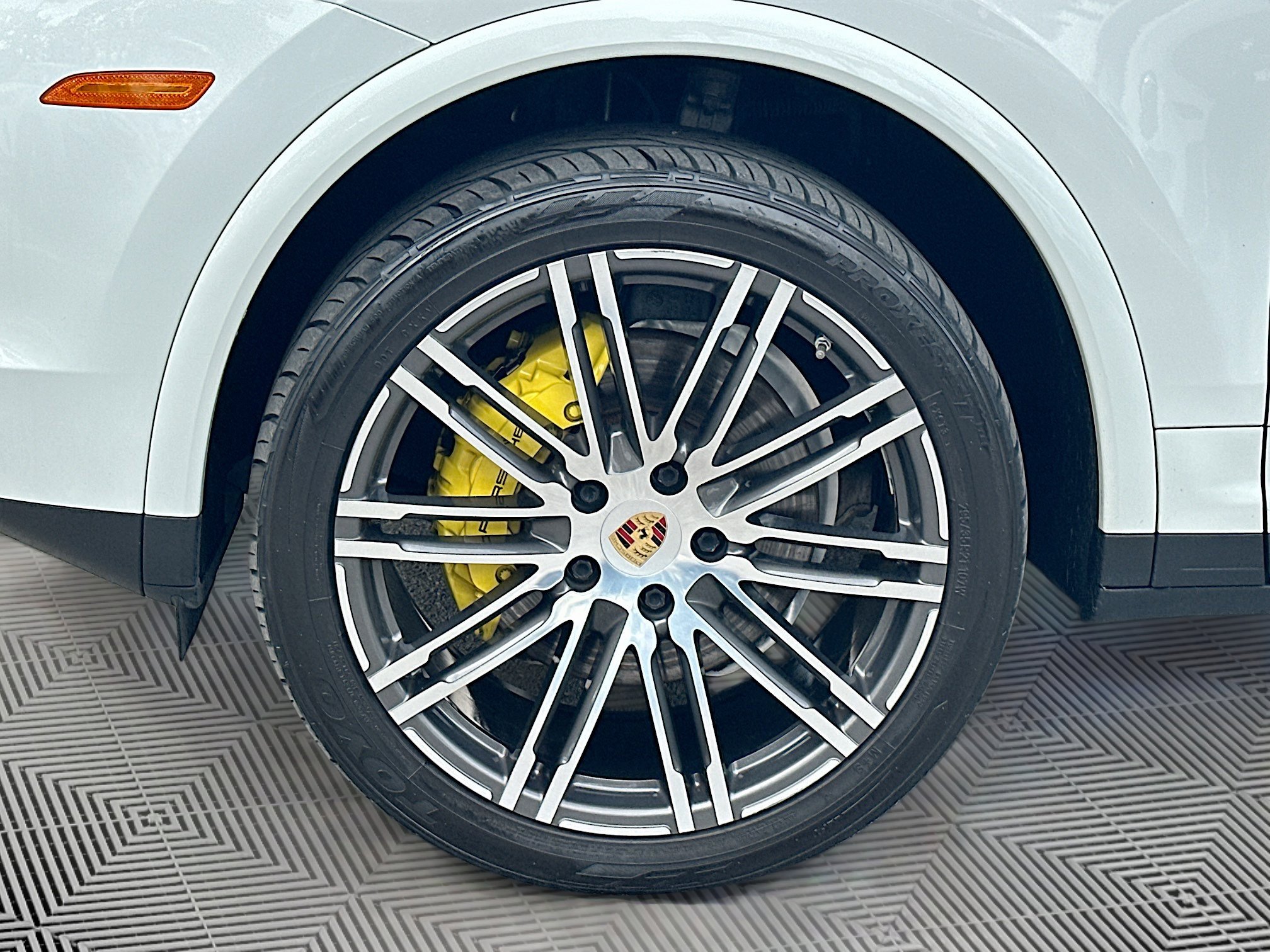 Used 2017 Porsche Cayenne Platinum Edition image 39