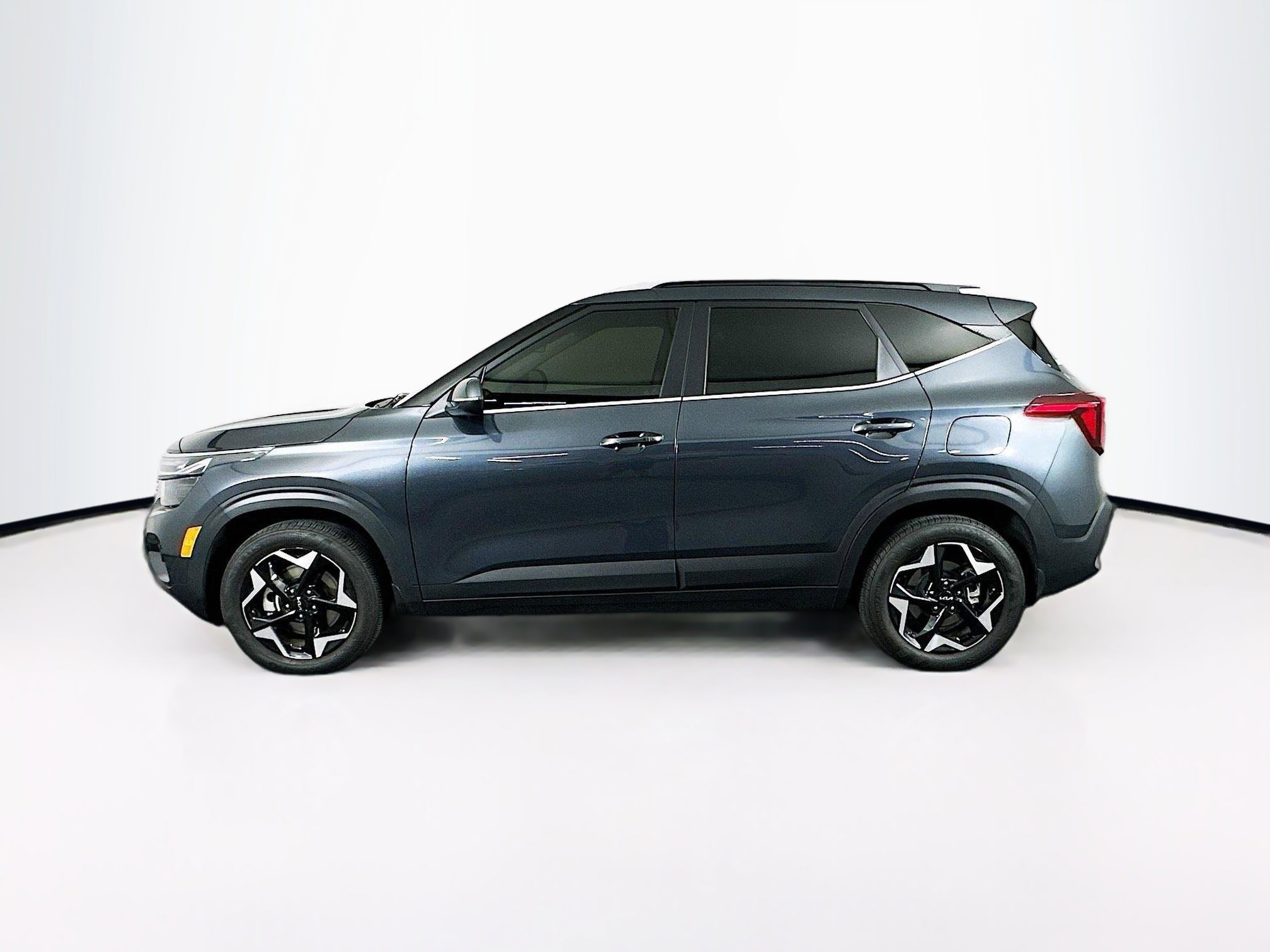 Used 2024 Kia Seltos EX image 4
