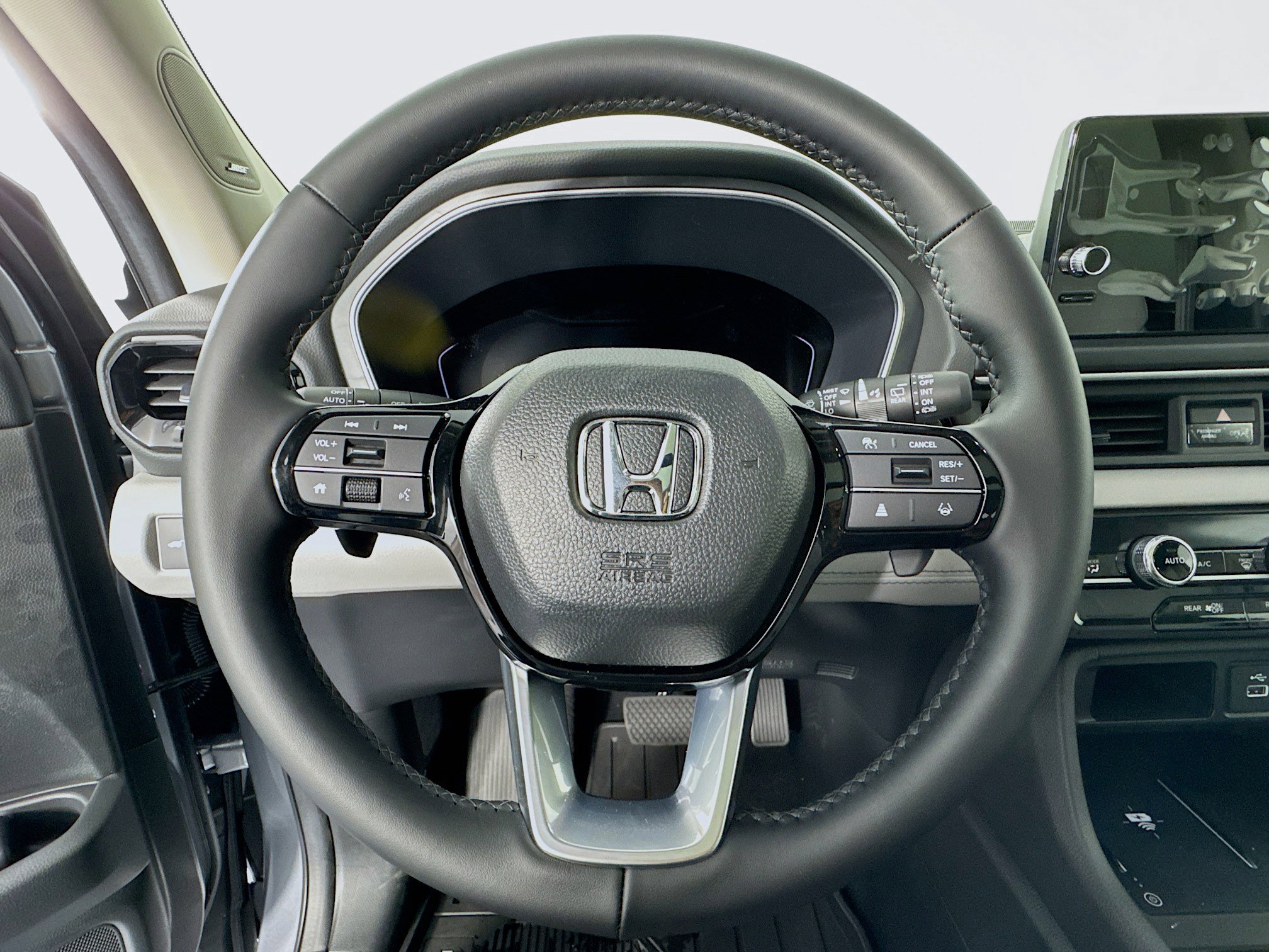 New 2025 Honda Pilot Touring image 11