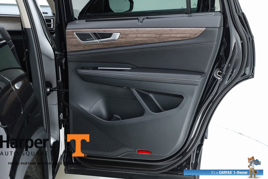 Used 2025 Volkswagen Atlas SEL Premium R-Line AWD/4WD image 31