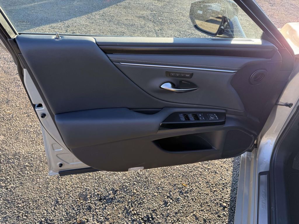 Used 2025 Lexus ES 350 w/ Premium Package image 12