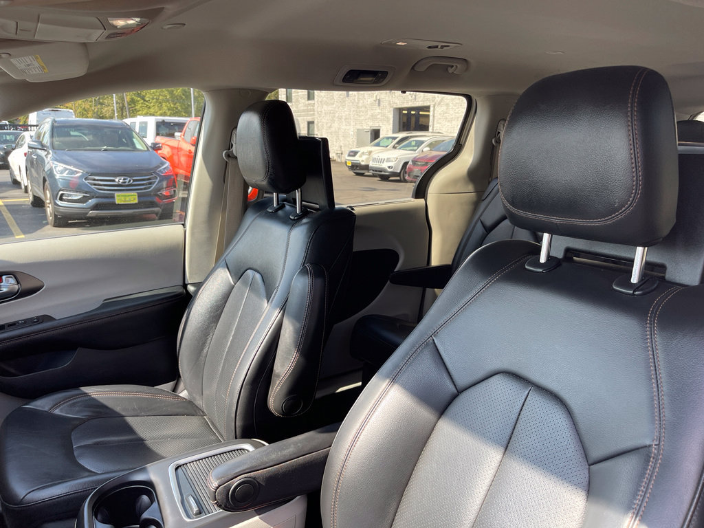 Used 2020 Chrysler Pacifica Touring-L Plus FWD image 16