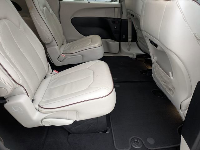 Used 2019 Chrysler Pacifica Limited image 30