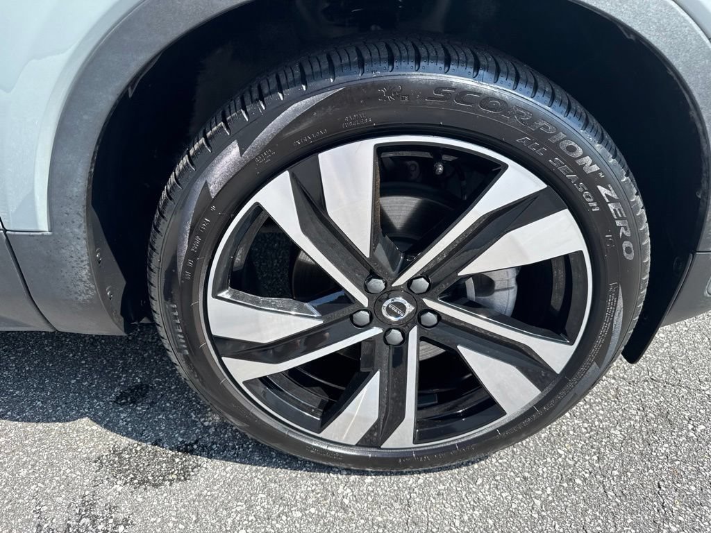 Used 2025 Volvo XC40 B5 Plus w/ Protection Package Premier AWD/4WD image 9