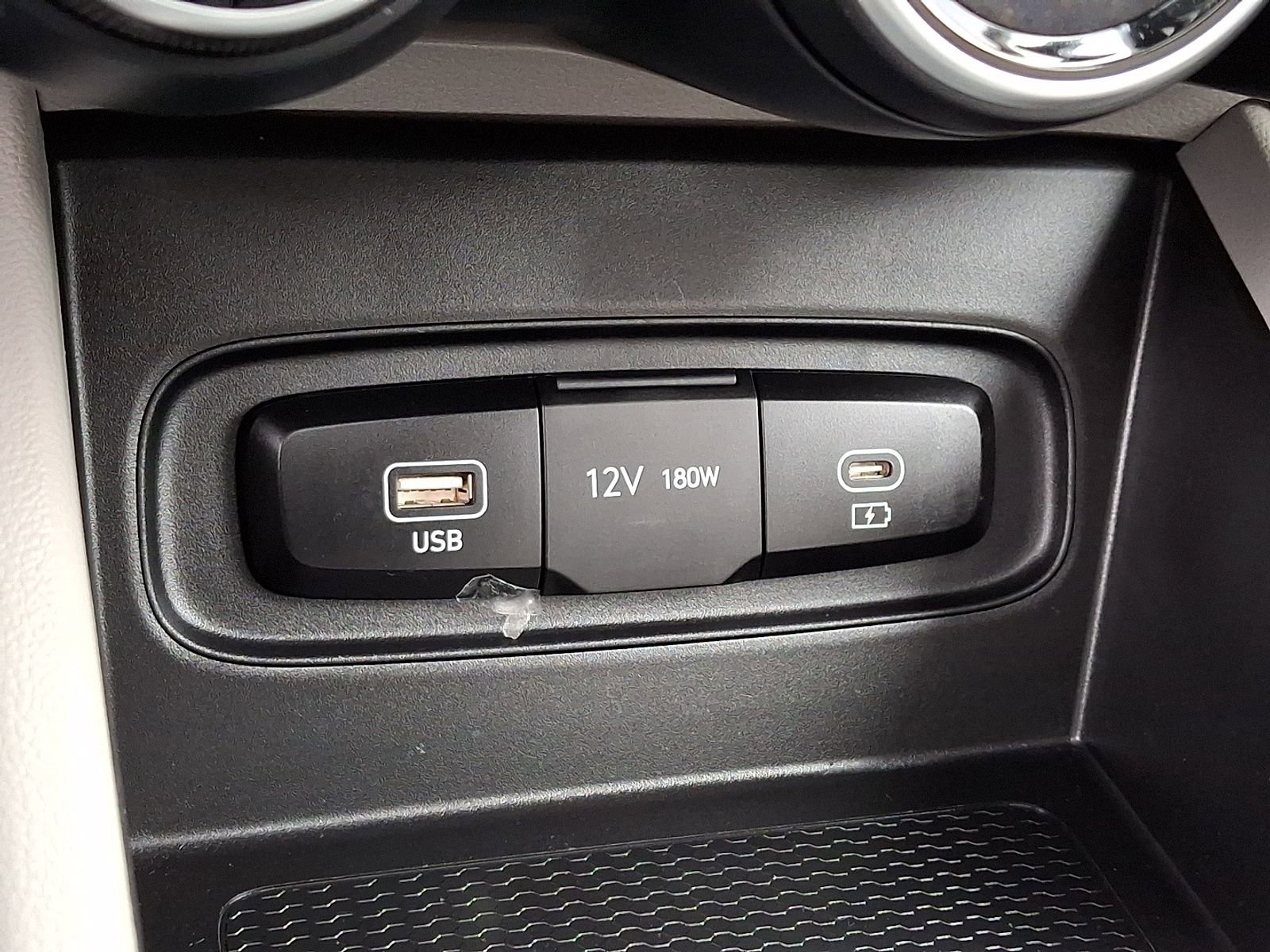 Used 2025 Hyundai Venue SEL image 26