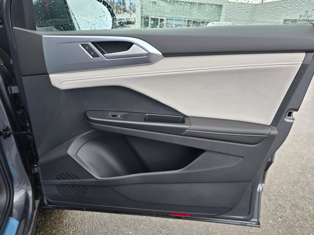 New 2026 Volkswagen Taos SE image 44