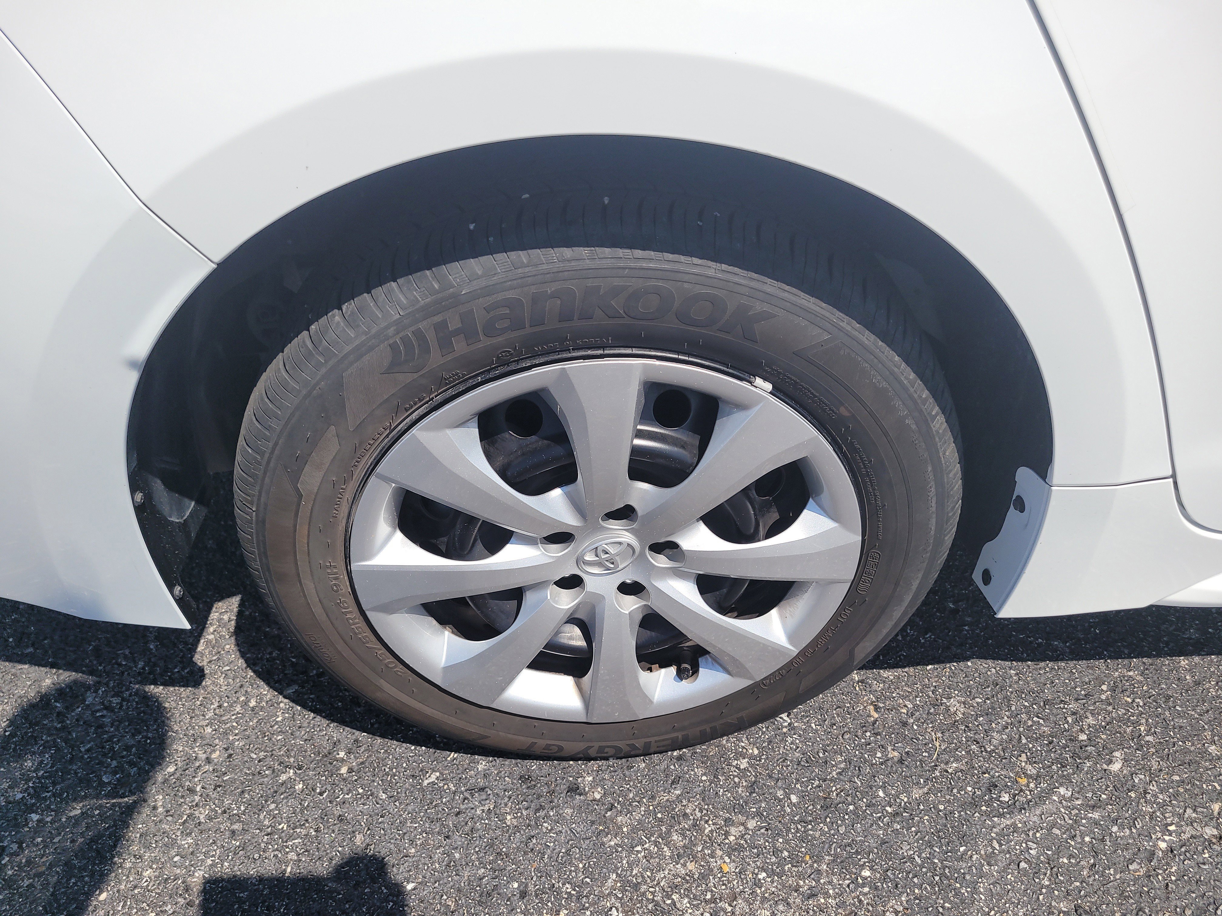 Used 2025 Toyota Corolla LE FWD image 9