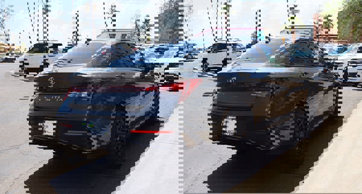 Used 2024 Hyundai Elantra SE image 13