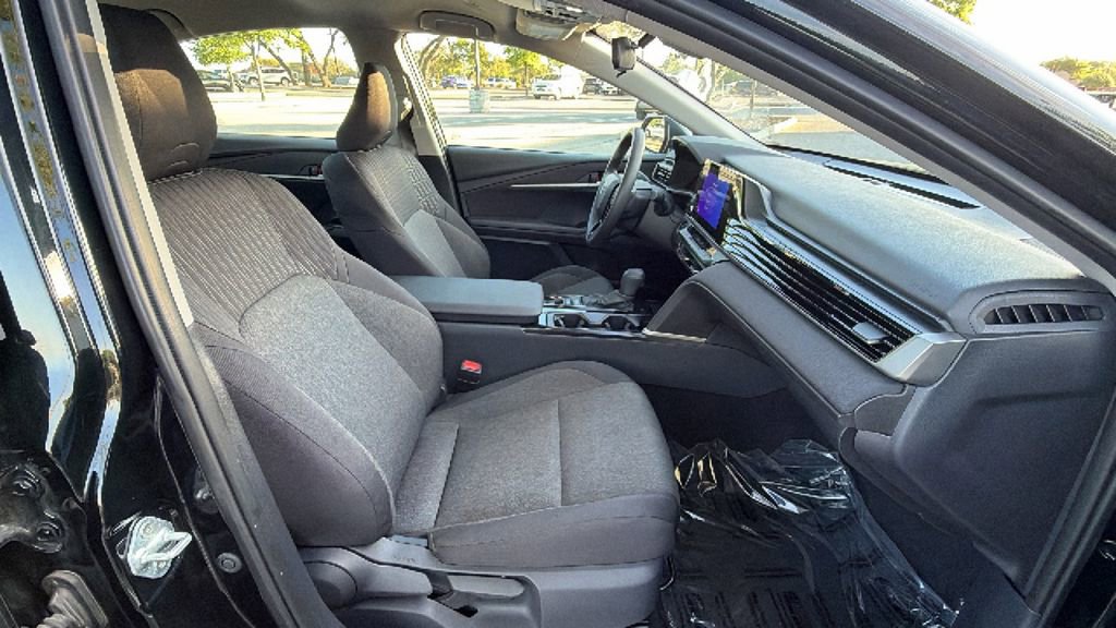 Certified 2025 Toyota Camry LE image 38