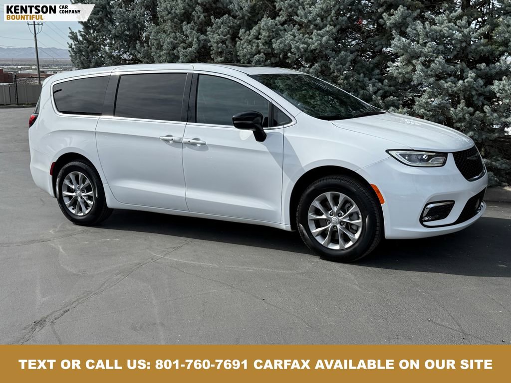 Used 2026 Chrysler Pacifica Limited image 11