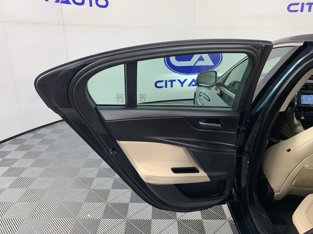 Used 2017 Jaguar XE Prestige image 31