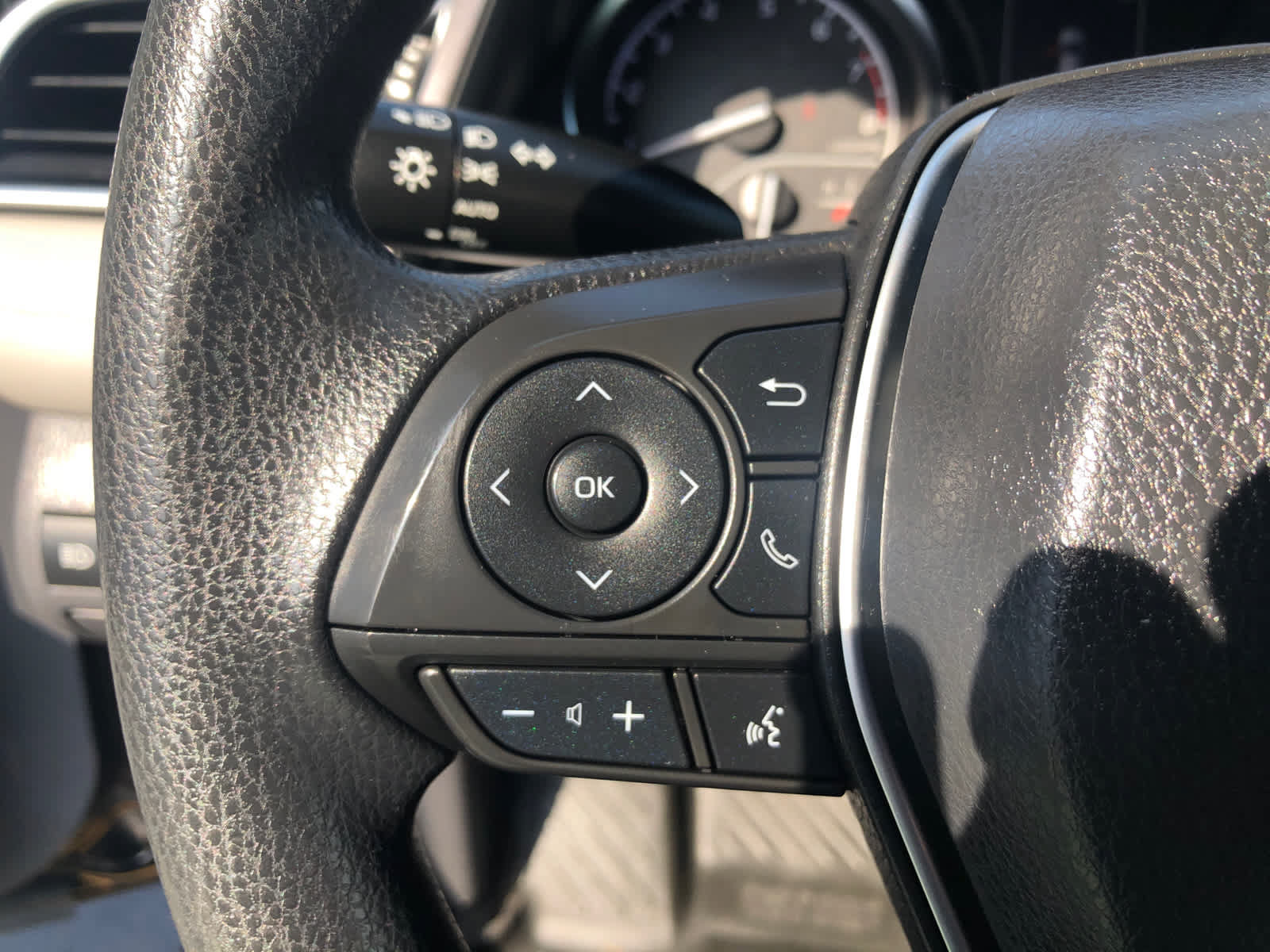Used 2018 Toyota Camry LE w/ Convenience Package FWD image 9