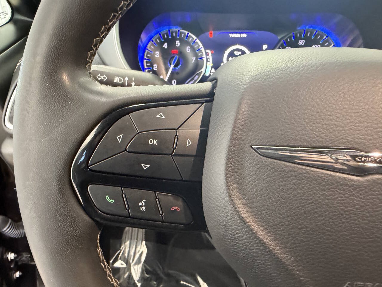 Used 2022 Chrysler Pacifica Touring FWD image 16