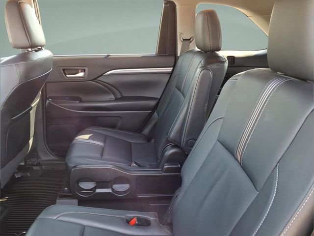 Used 2018 Toyota Highlander SE w/ Protection Package #3 AWD/4WD image 19