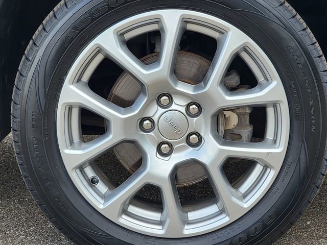 Certified 2022 Jeep Compass Latitude w/ Sun and Sound Group AWD/4WD image 17