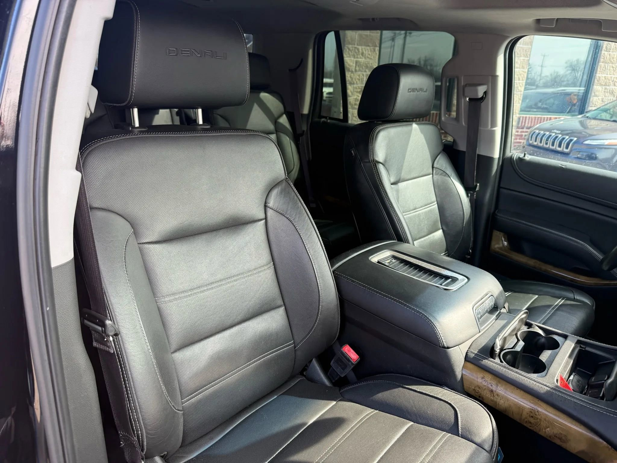 Used 2016 GMC Yukon Denali w/ Open Road Package image 40