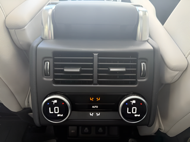 Certified 2025 Land Rover Discovery Dynamic SE AWD/4WD image 17