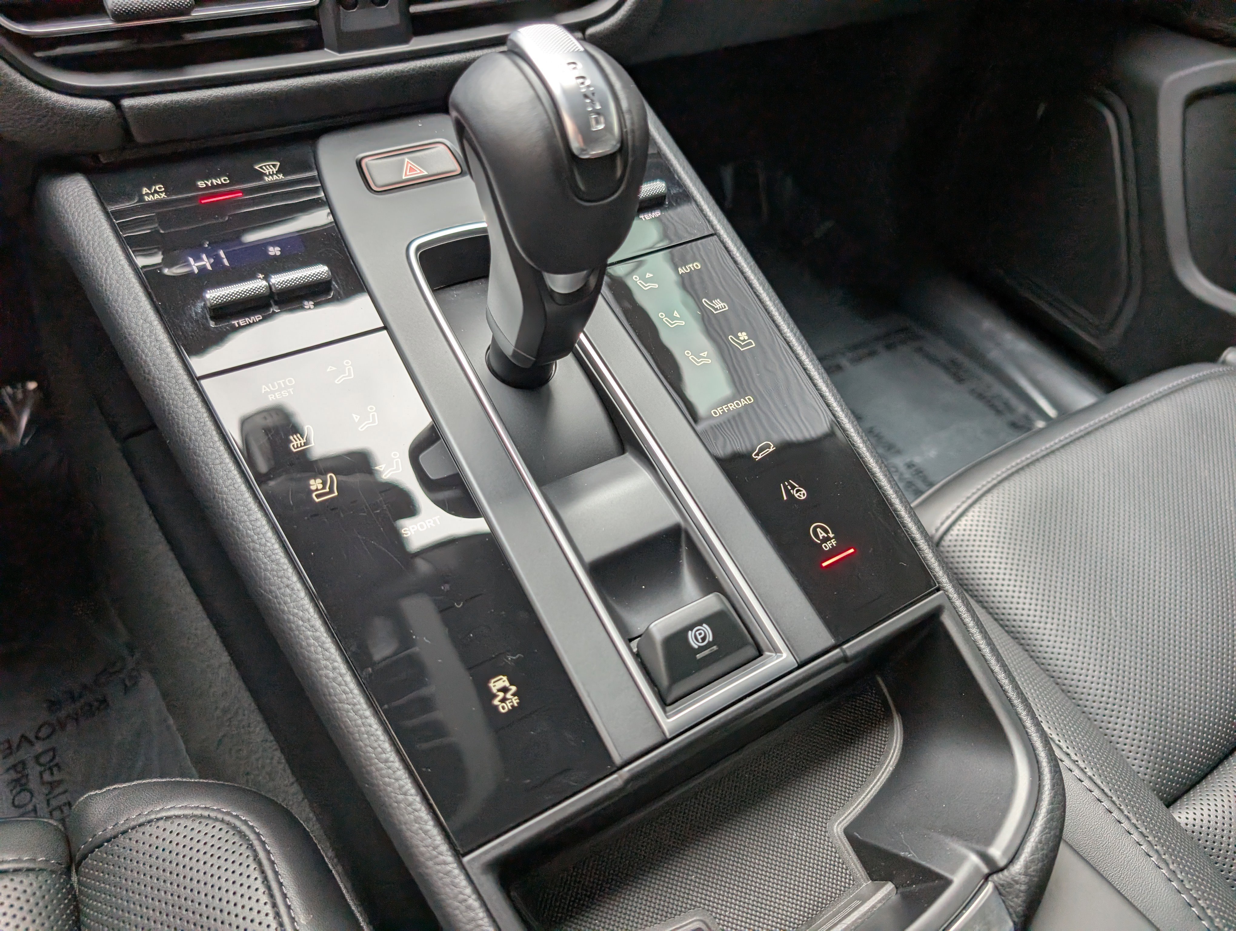 Certified 2025 Porsche Macan image 37