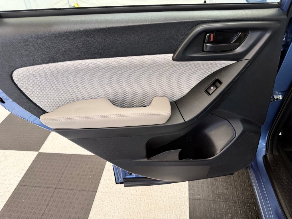 Used 2017 Subaru Forester 2.5i AWD/4WD image 17