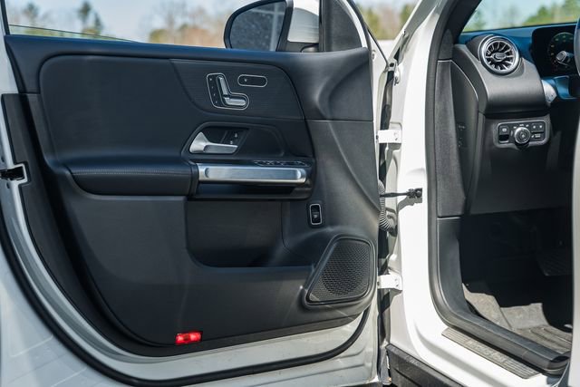 Used 2023 Mercedes-Benz GLB 250 4MATIC image 44