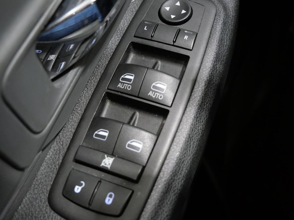 Used 2024 RAM 1500 Classic SLT AWD/4WD image 13