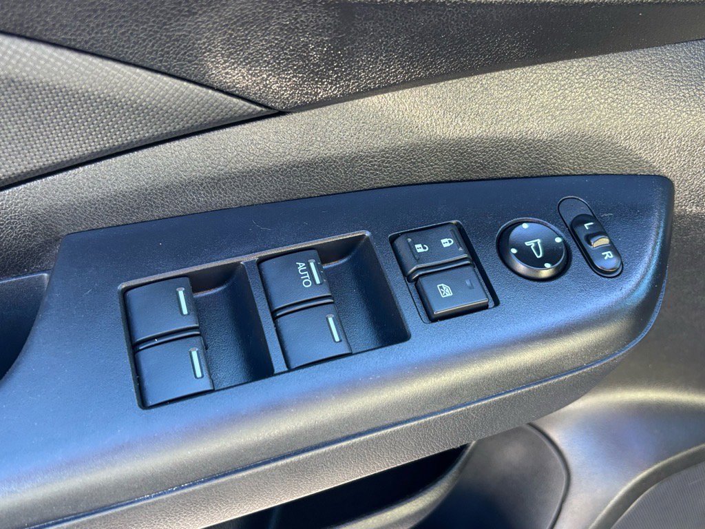Used 2016 Honda CR-V SE image 7