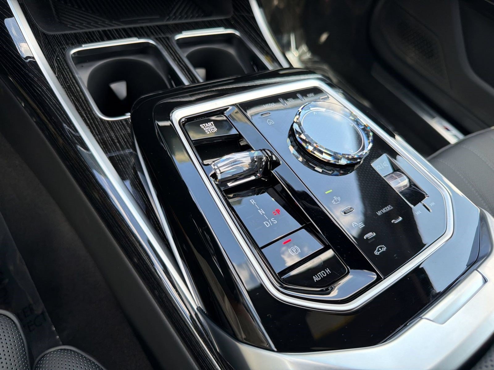 New 2026 BMW 750e xDrive AWD/4WD image 16
