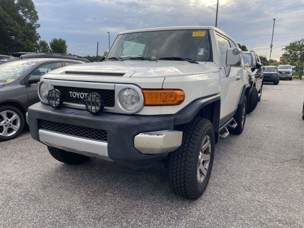 Used 2014 Toyota FJ Cruiser 2WD w/ Convenience Package image 3
