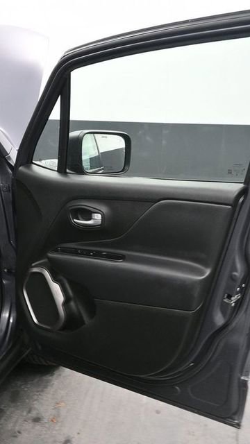 Used 2023 Jeep Renegade Latitude image 9