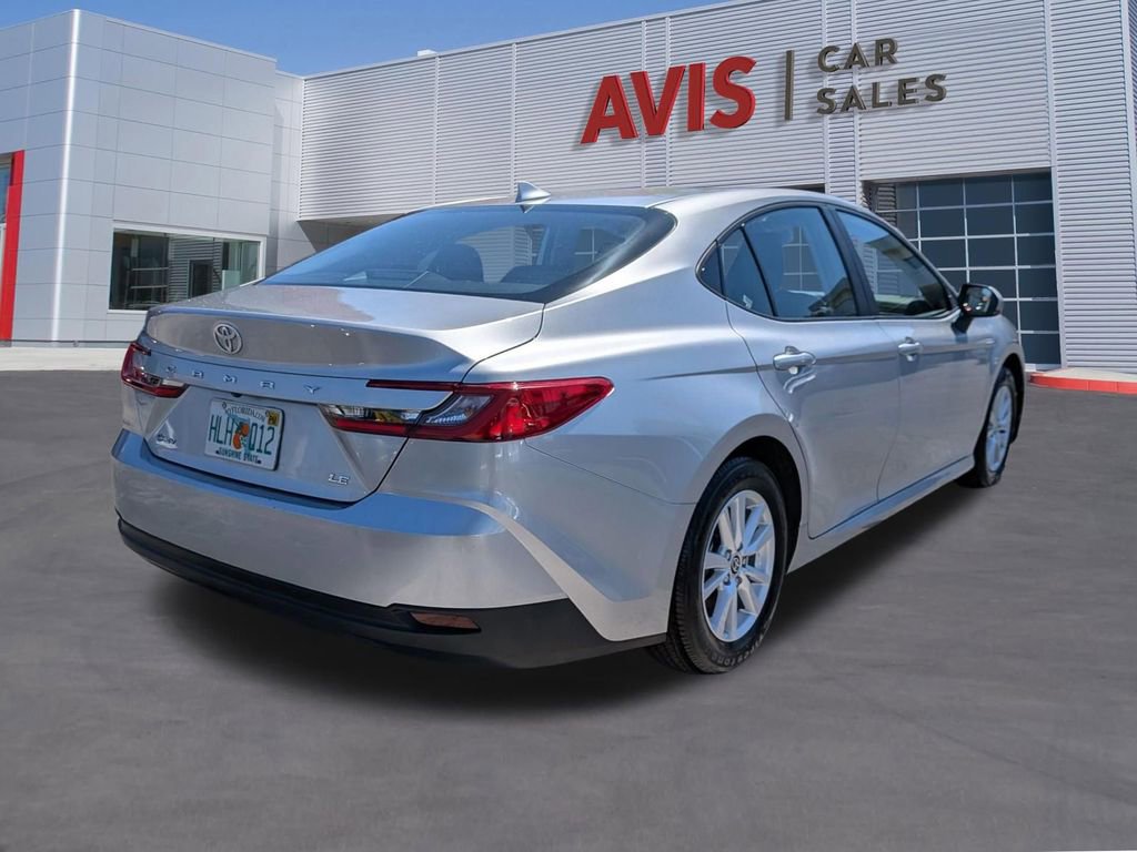 Used 2025 Toyota Camry LE image 5