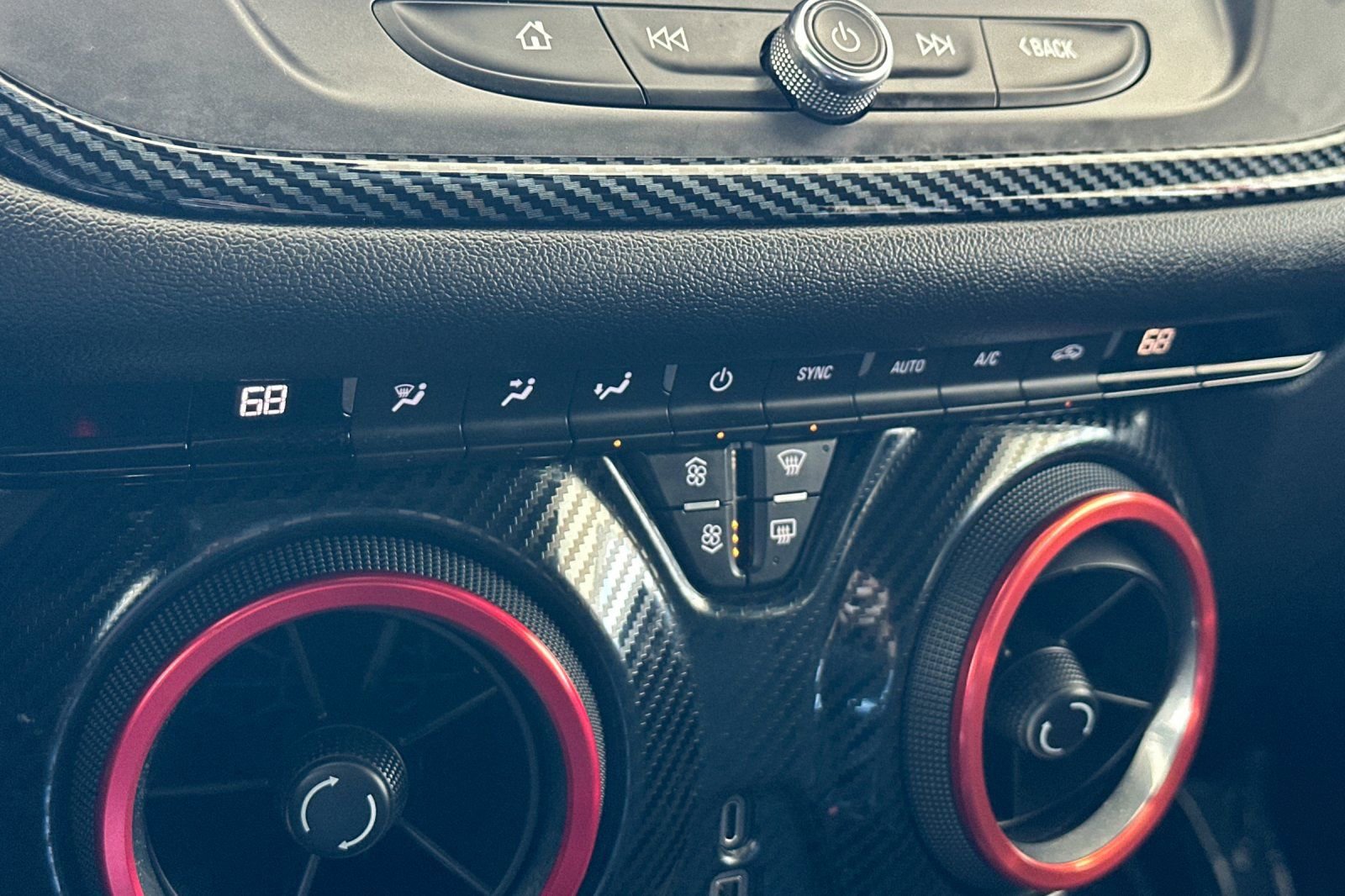 Used 2020 Chevrolet Blazer LT FWD image 21