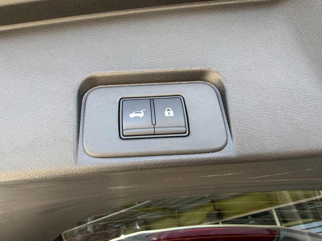 Used 2025 Nissan Rogue SV image 32