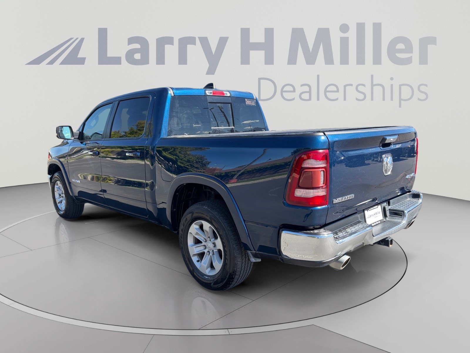 Used 2021 RAM 1500 Laramie AWD/4WD image 3